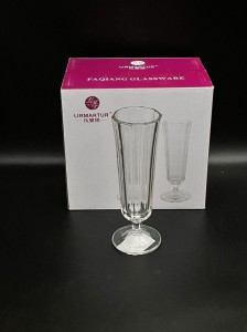 Kieliszek szklany  (72)