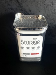 Pojemnik plastikowy (90)